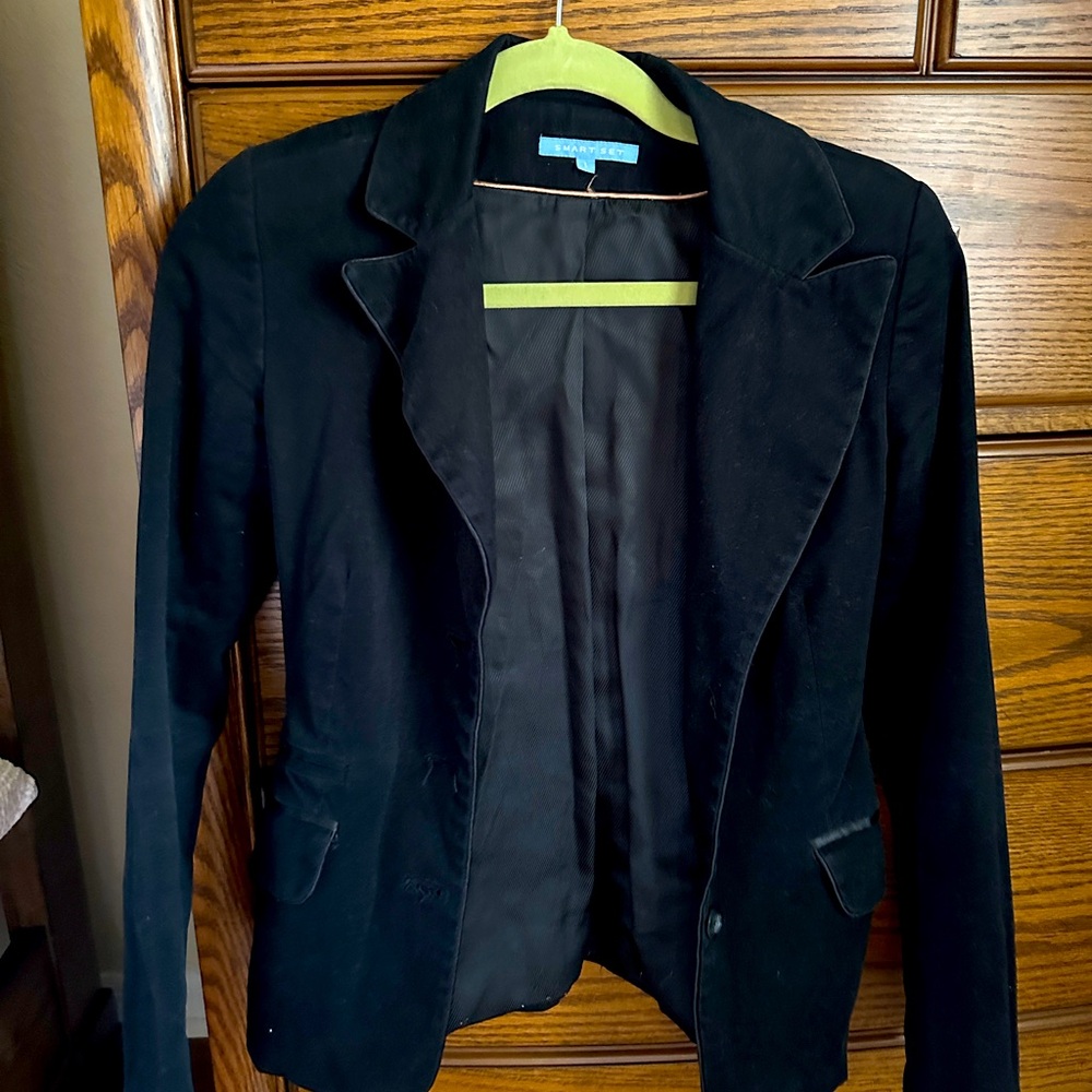 This is a very elegant jacket. I worn couple times to go to the church.